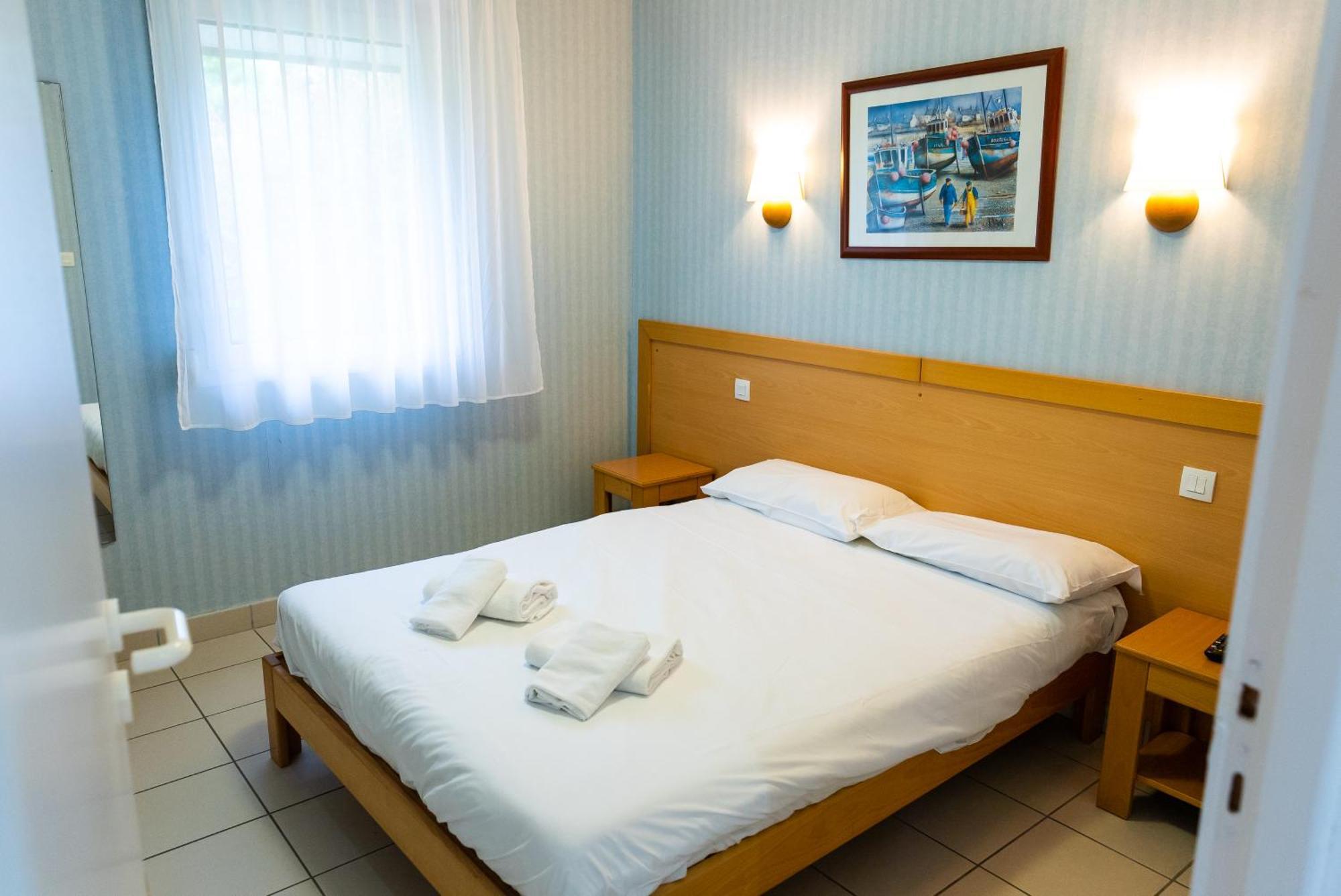 Azureva Tregunc Hotel Bagian luar foto